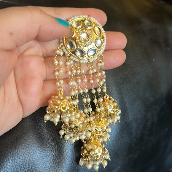 NWT Long,pretty, intricate ‘Jhumka’ earrings with 4 ‘Jhumpa’s’ and faux pearls! - Picture 5 of 9